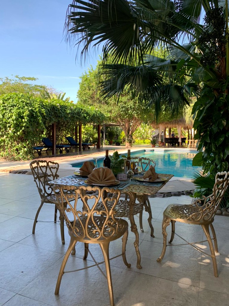 Hotel Los Robles Managua piscina 4